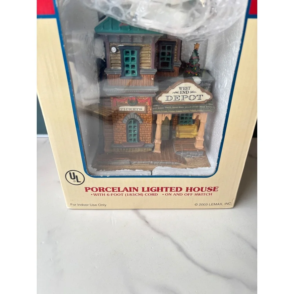 Vintage Caddington West End Depot Christmas Village Lighted Train Station‎